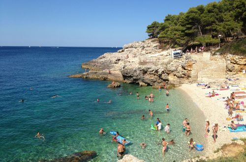 Spiaggia di sabbia o di sassi: quale scegliere?