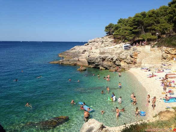 Spiaggia di sabbia o di sassi: quale scegliere?