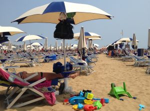 Cosa non deve mancare nella borsa della spiaggia?