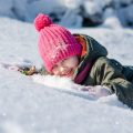 10 giochi divertenti da fare con i bambini sulla neve