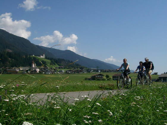 gita san candido lienz in bicicletta