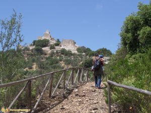 A piedi verso la rocca di San Silvestro