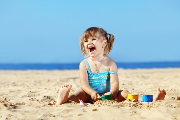 bambina spiaggia ifh