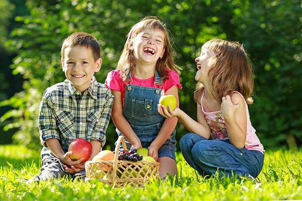 bambini fattoria frutti