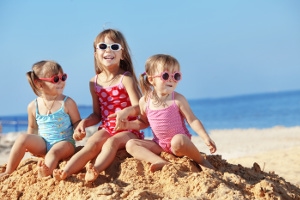 Dieci giochi da spiaggia da fare con i tuoi bimbi