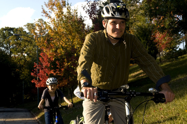 papà figlio bicicletta