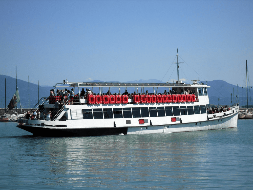 traghetti lago di garda