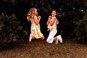 bambine salto di gioia vestiti primaverili gialli