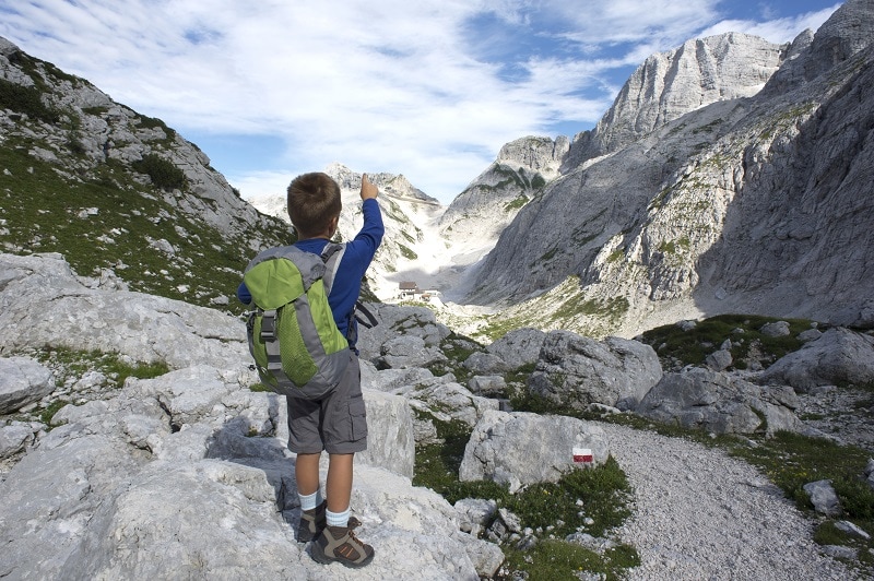 Perché la montagna fa bene ai bambini? Il parere della pediatra!