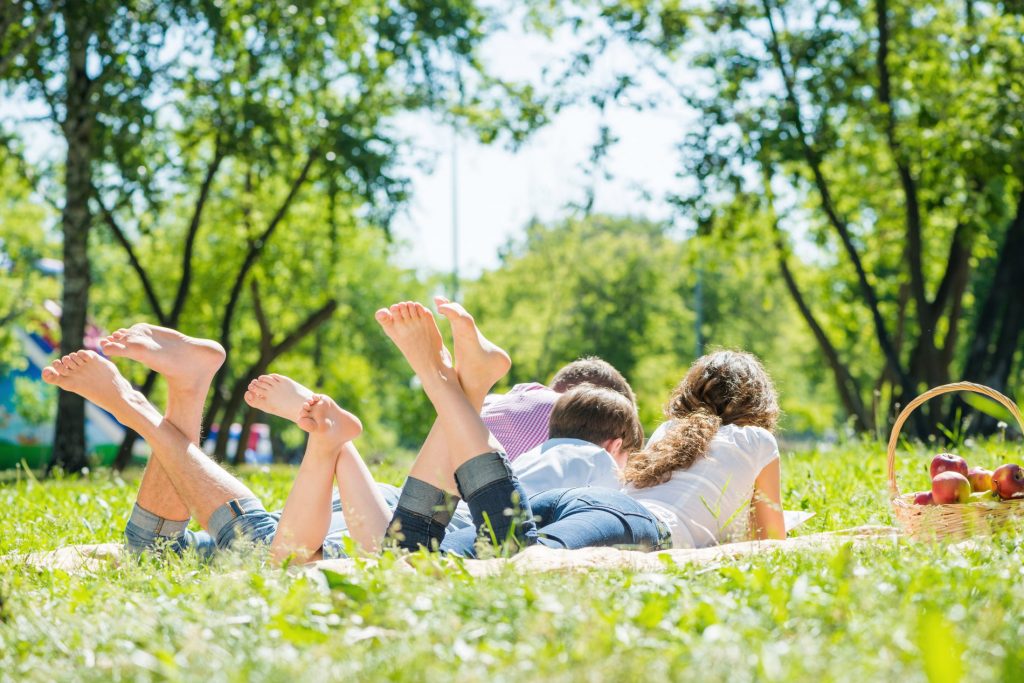 relax sui prati dopo il picnic