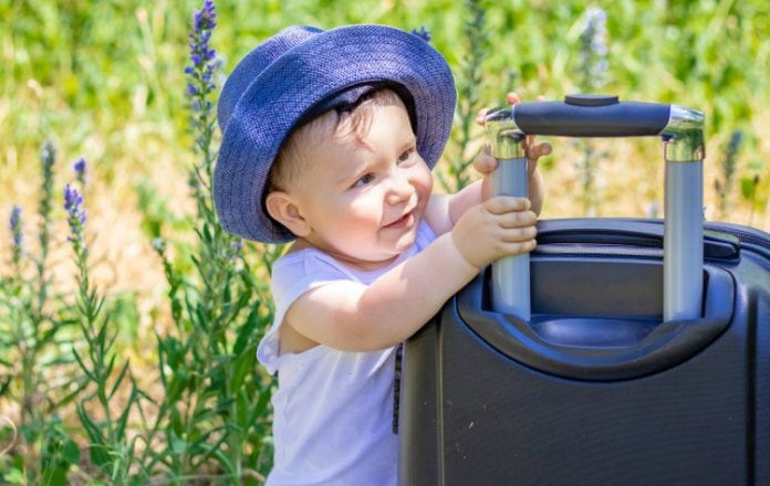 Cosa mettere nella valigia della prima vacanza con il tuo bimbo