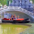 Italia in Miniatura. Famiglia in gondola