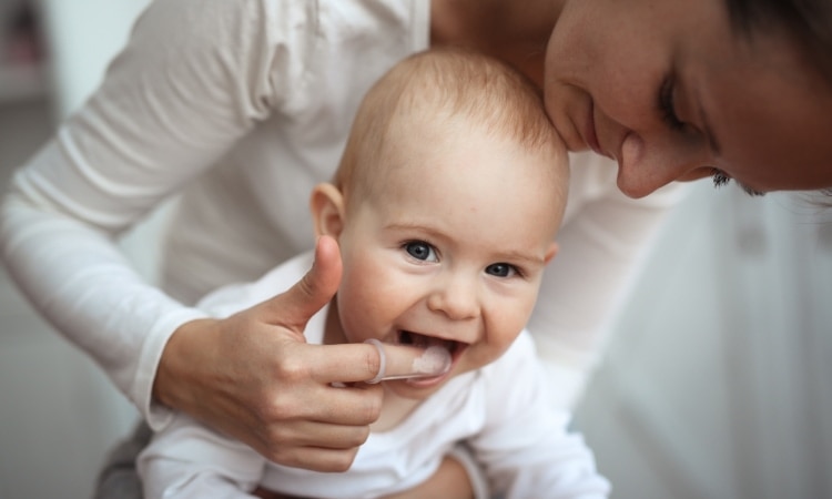 Da che età si deve curare la pulizia dei denti dei bambini