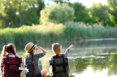 Cosa non deve mancare nello zaino delle vacanze: il kit perfetto per la famiglia!