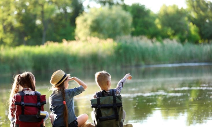 Cosa non deve mancare nello zaino delle vacanze: il kit perfetto per la famiglia!