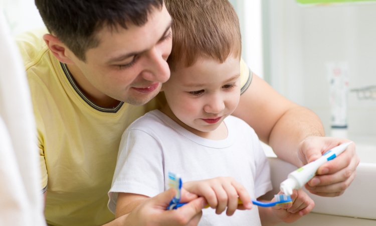 Prodotti giusti per lavare i denti ai bambini