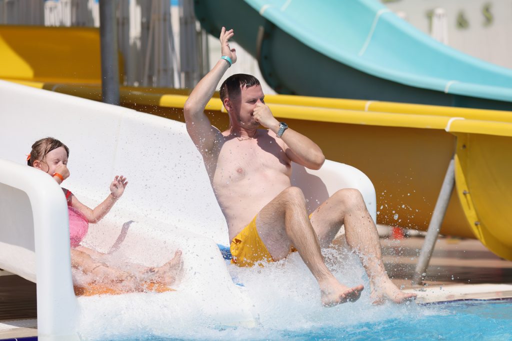 Una bimba e il suo papà si divertono a Splash! Acquapark di Gallipoli