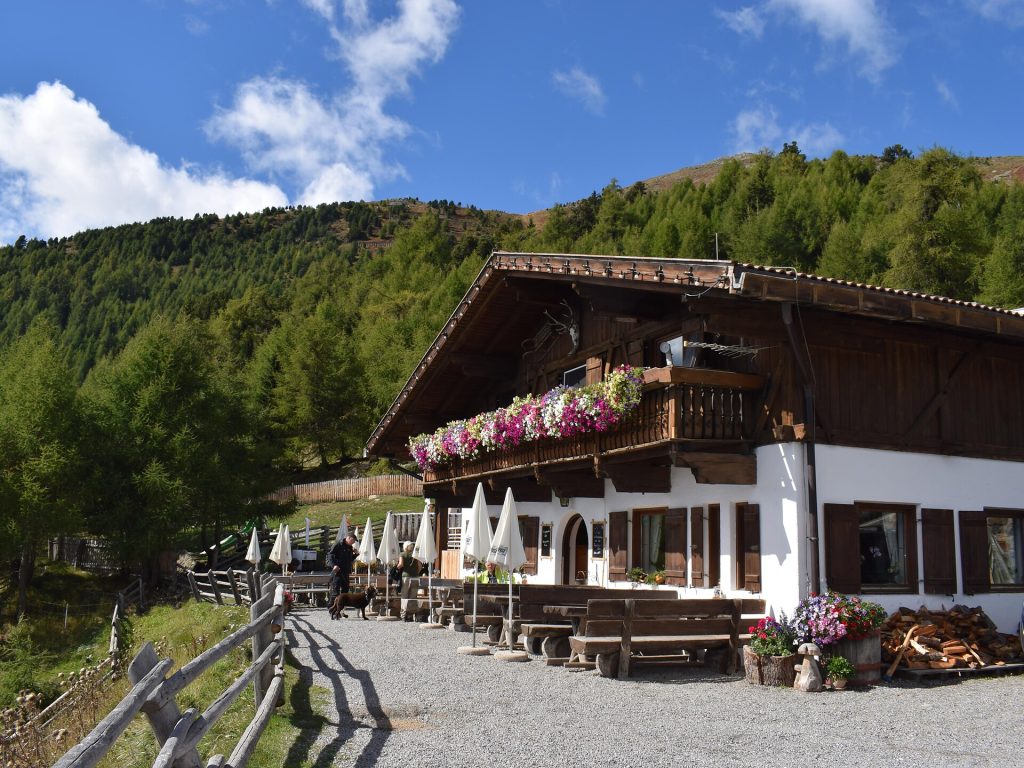 Malga lungo i sentieri che partono dal Lago di Resia