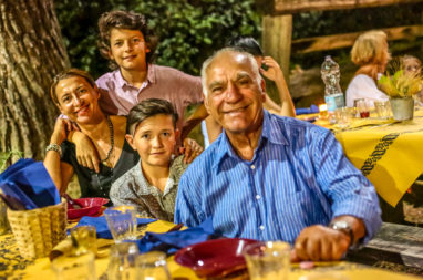 NANNY, GRANDAD… I’ll take you on holiday!