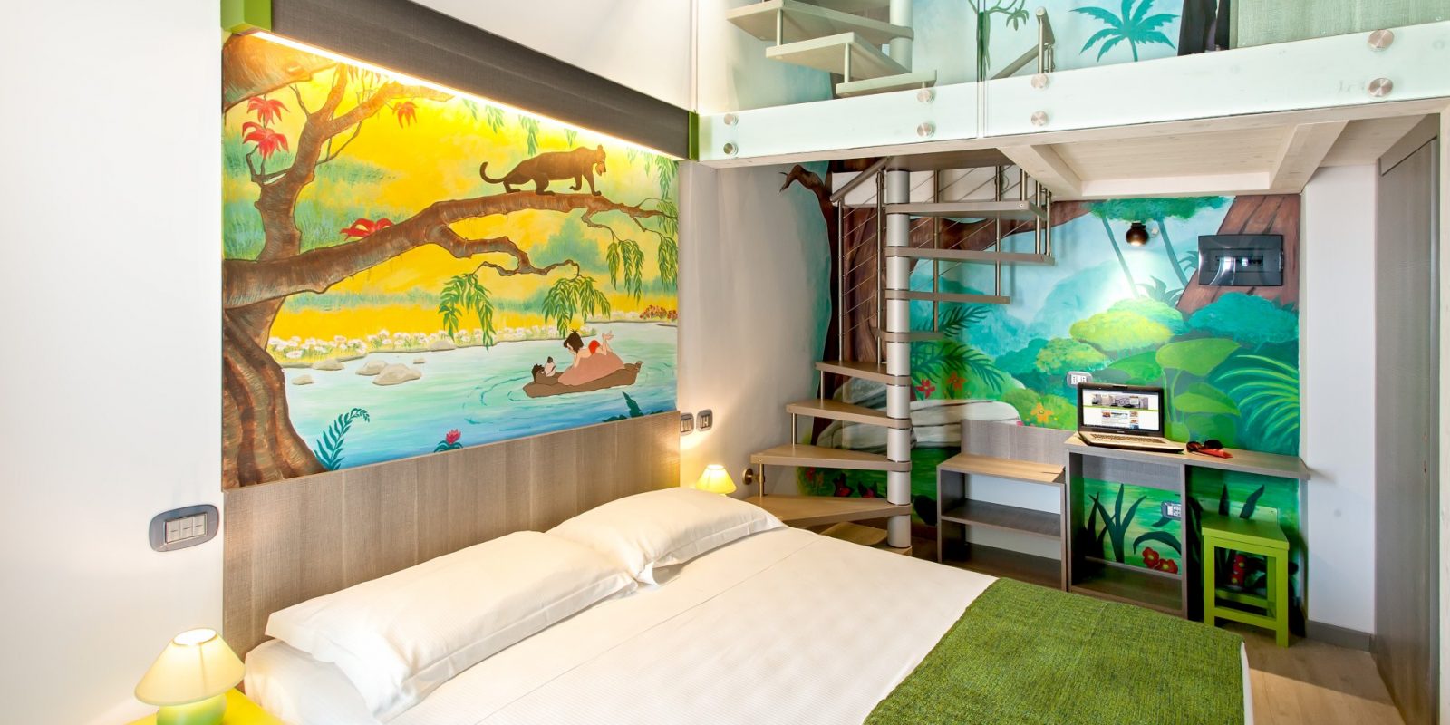 LA MAISON DANS L'ARBRE