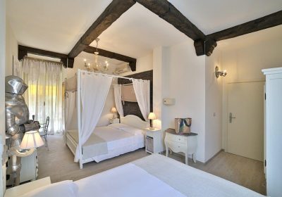 Le Chateau Family Room