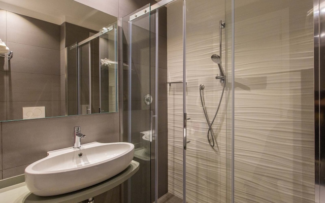 Regina adjoining rooms