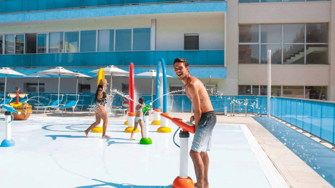 Crescono i ragazzi, non il prezzo: soggiorno gratuito fino a 18 anni"