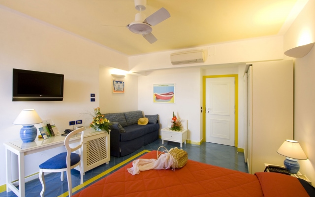 Superior double room with balcony and sea view