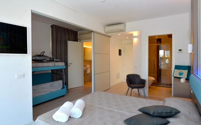 Adjoining Family Rooms