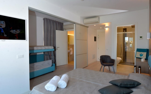 Adjoining Family Rooms