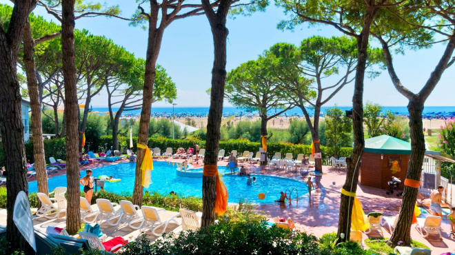 Familienurlaub zwischen Pinienwald und Meer