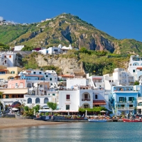 Golfo di Napoli lungo la costa di Ischia