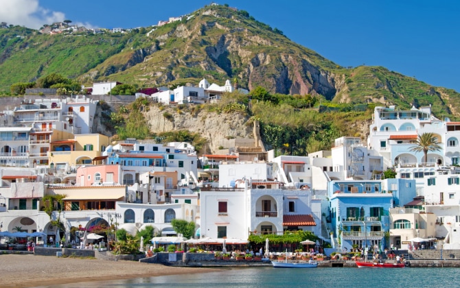 Golfo di Napoli lungo la costa di Ischia