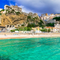 Pizzo Calabro - una bellissima cittadina costiera lungo la costa calabrese
