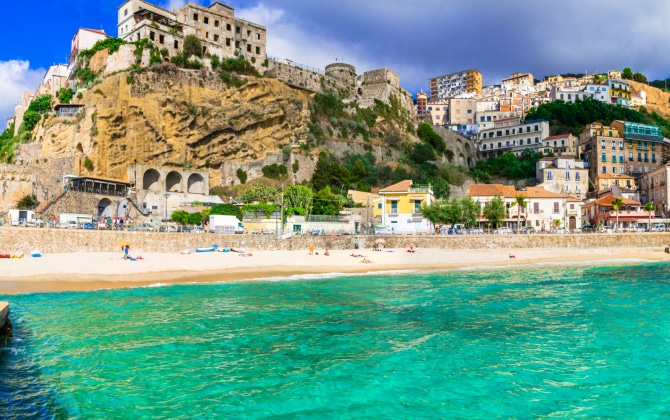 Pizzo Calabro - una bellissima cittadina costiera lungo la costa calabrese