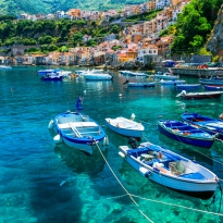 Il villaggio di Scilla con le barche da pesca tradizionali