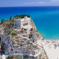 Veduta aerea della costa di Tropea in Calabria