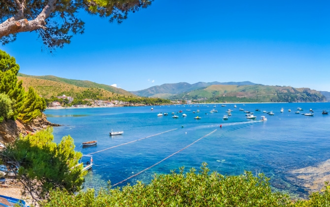 Vista dall'alto della piaggia ad Ogliastro Marina