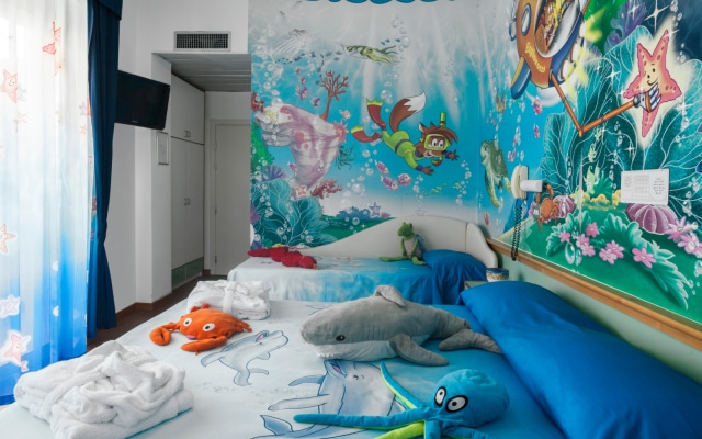 Sharky and Esploroom