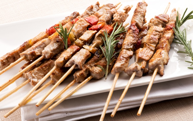 Arrosticini abruzzesi (spiedini tipici di carne di pecora)