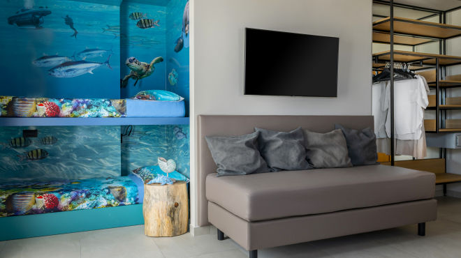 Mai NAUTILUS Family Room, immergé dans la mer de Riccione