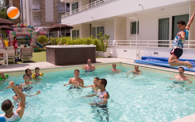 Color Mokambo Shore Hotel