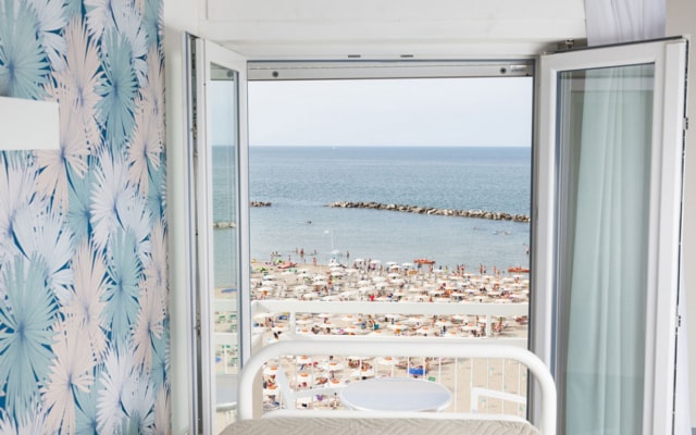 Color Seafront Rooms