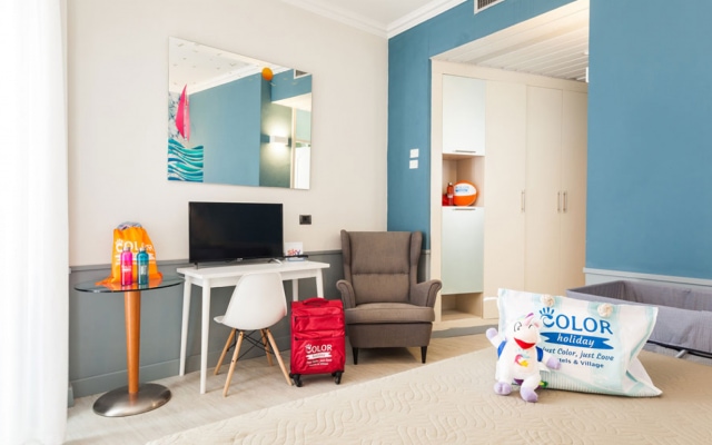 Color Seafront Rooms