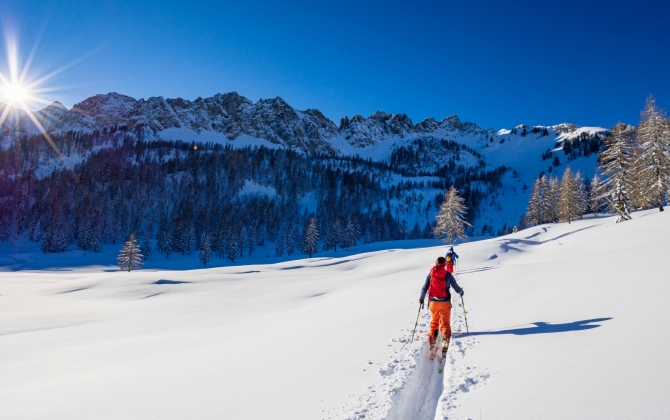 Ciaspolare sulle Alpi Carniche (Provincia di Udine) dopo una grande nevicata