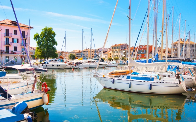 Barche nel porto di Grado, sul Mare Adriatico