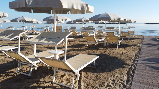 Goditi gli ultimi giorni di sole nella nostra SPIAGGIA PRIVATA ☀️