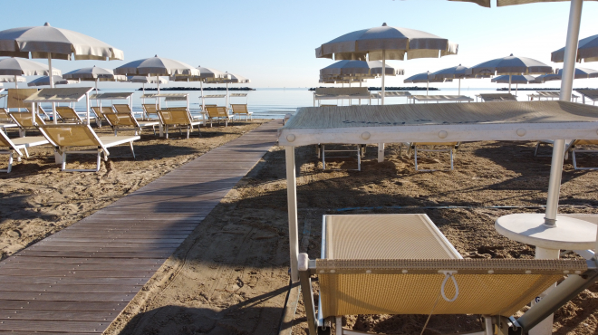 Juillet sans stress sur notre plage privée ☀️