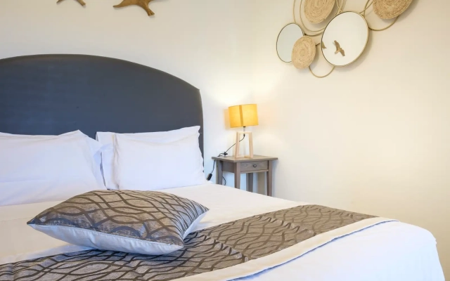 Suite – 3 bedrooms