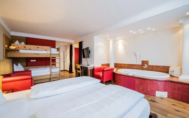 Fameli Deluxe Suites